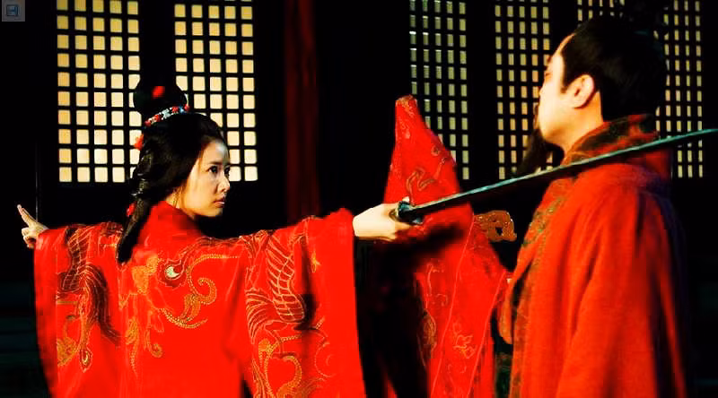 Là con gái của Tôn Kiên, em gái của Tôn Sách, Tôn Quyền thì có thể là người tầm thường được không? Trong một xã hội nam quyền, vận mệnh của người phụ nữ phụ thuộc, gắn chặt với chồng, nên chồng mà lên trời thì người phụ nữ sẽ thành tiên, chồng mà xuống đất thì người phụ nữ nhất định sẽ thành quỷ.