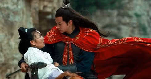 Sau thời Tam Quốc không thể nào tìm được dấu vết của Điêu Thuyền. Đến ngay cả tác giả cũng không thể tìm được một người phụ nữ xinh đẹp có tâm hồn giản đơn (dễ dàng mắc lừa cha nuôi) lại vừa có nhiều mưu kế (dù dùng liên hoàn kế), sau khi chỉ có thể tạo ra một hình tượng hoàn mỹ, rồi lại đau khổ bỏ dở sang một bên.