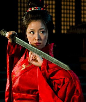 Trong thời Tam Quốc không thể không nhắc đến một mỹ nhân khác là Tôn Thượng Hương, là một nhân vật không thể xem thường, đặc biệt là trí tuệ cao siêu, mưu lược uyên thâm, không thua kém nam giới.