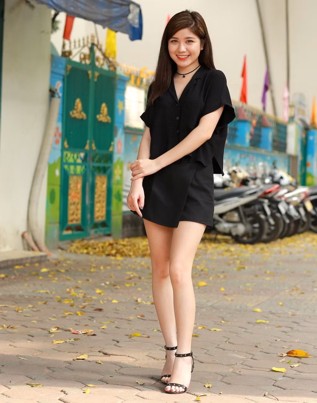 Trong khi đó Lê Ngọc Hoài An sinh năm 1996, hiện đang là sinh viên năm thứ ba, Khoa Tây Ban Nha, Đại học Hà Nội. Sự nhầm lẫn này rất tai hại, ảnh hưởng rất lớn đến sức khoẻ và uy tín của con gái tôi. Gia đình tôi đã gọi điện thoại đến toà soạn của những tờ báo này yêu cầu đính chính lại.