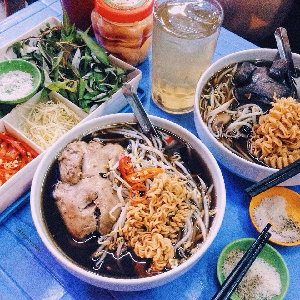 Món mì gà tần thơm ngon lạ miệng lại là món ăn mới nổi gần đây. Đây cũng là món ăn được giới trẻ checkin nhiều nhất trong tháng 3.