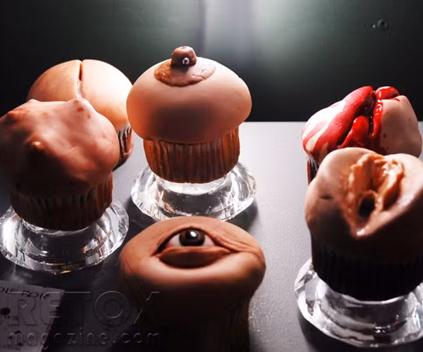 Những chiếc cupcake mô phòng hình dáng các cơ quan hoặc bộ phận nhạy cảm trên cơ thể người. Ảnh: Retox.