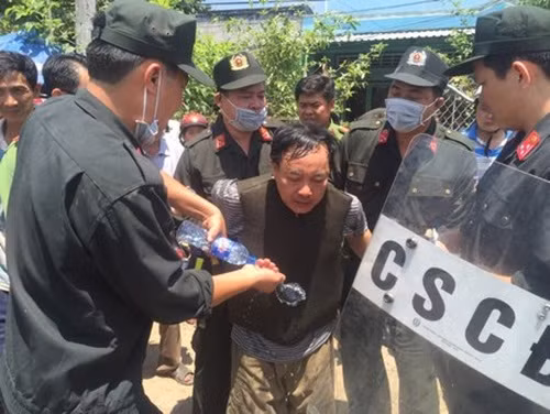 Nguoi dam Truong phong Tu phap bi tam than vi con trai tu tu