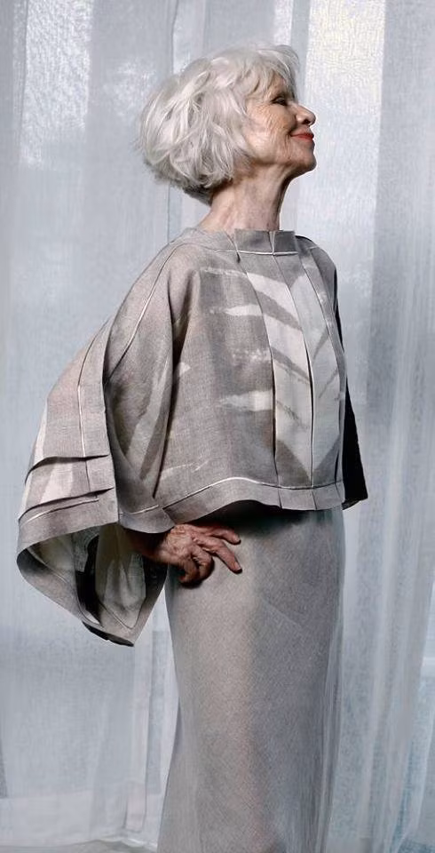 Ngắm nhìn những hình ảnh này bạn sẽ thấy dường như sự nhăn nheo của lan da, mái tóc bạc trắng không bao giờ là rào cản của việc bạn có thể đẹp hơn bất cứ lúc nào.