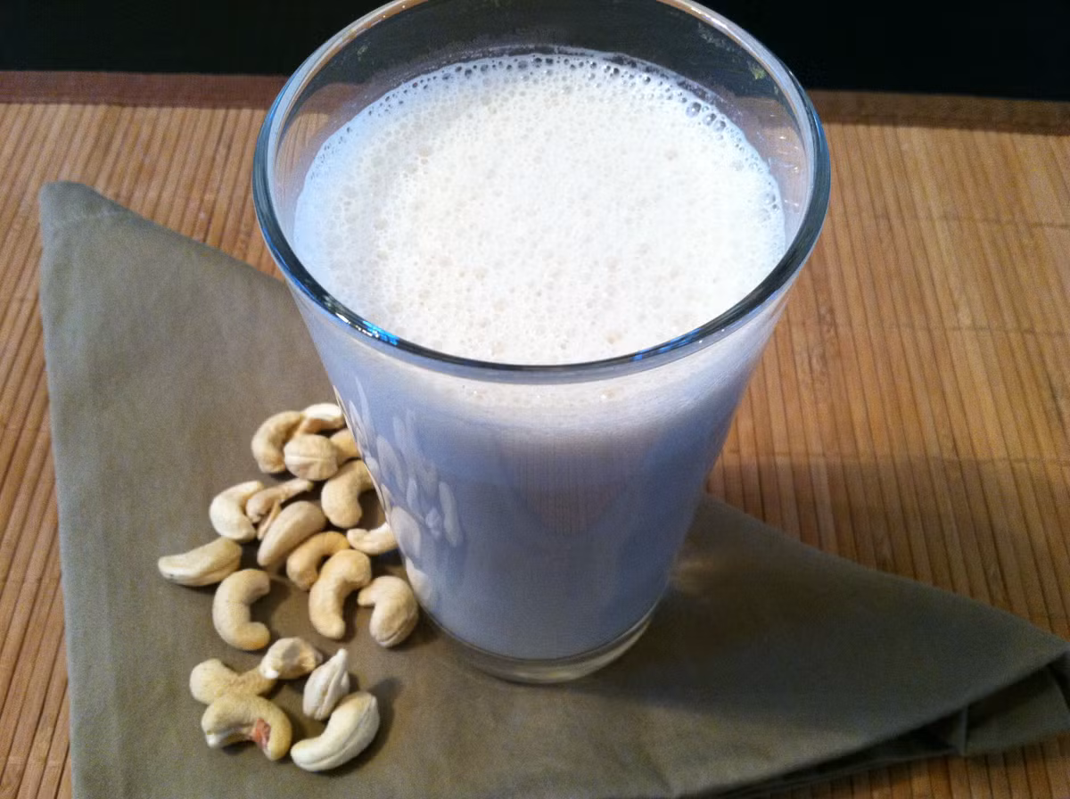 Bài thuốc điều trị tự nhiên từ hỗn hợp hạt điều mật ong giúp cậu nhỏ hoạt động tốt hơn, cương cứng lâu hơn.