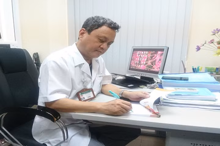 Ông luôn xác định ung thư giống như bệnh mãn tính, điều trị đợt này tốt nhưng không phải là hết, sẽ có những đợt tái phát. Vì xác định được điều đó nên ông không bao giờ chán nản, mà luôn vui vẻ, luôn lạc quan yêu đời, thậm chí rong ruổi đi khám bệnh từ thiện khắp nơi.