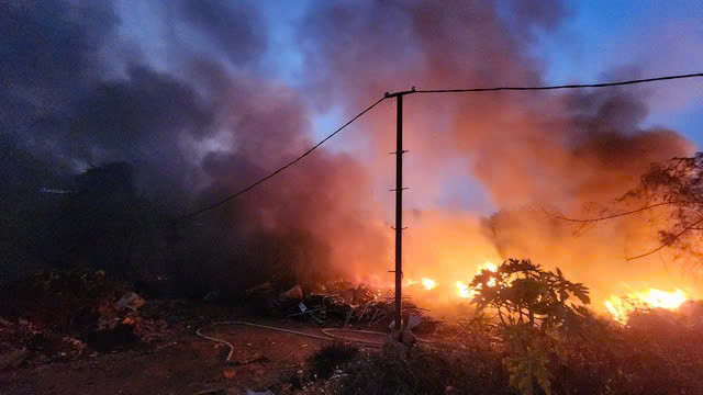 Đắk Lắk: Cháy lớn tại bãi tập kết phế liệu trong thành phố Dak Lak: Chay lon tai bai tap ket phe lieu trong thanh pho