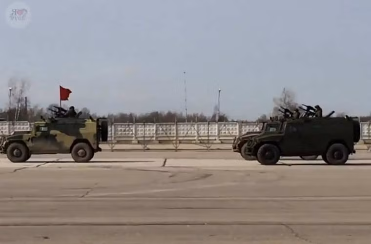 Đội hình ô tô bọc thép Tigr có khả năng ngang ngửa với dòng ô tô bọc thép huyền thoại Mỹ Humvee.