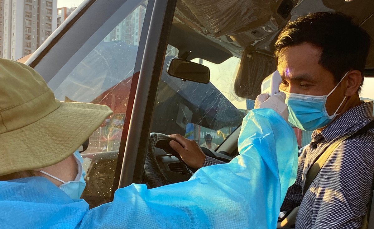 COVID-19: 24 gio “cang minh” kiem soat o cac cua ngo TP HCM-Hinh-2