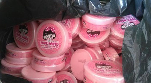 Hàng nghìn sản phẩm thuốc, mỹ phẫm được dán mác ngoại.