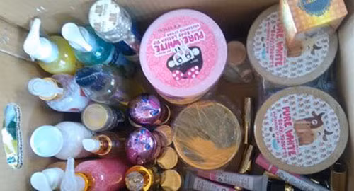 Cơ quan chức năng đã niêm phong, thu giữ toàn bộ số hàng cũng như thiết bị sản xuất để điều tra làm rõ.