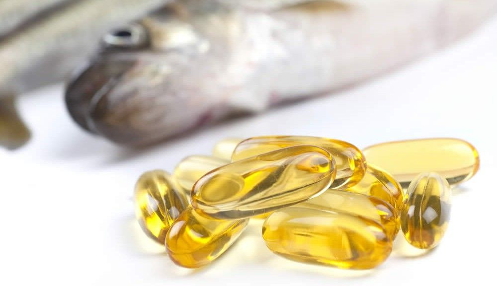 Omega 3 Omega 3 có nhiều trong dầu cá, dầu nhuyễn thể, dầu tảo biển và có trong hàng tá các loại thực phẩm chức năng có bổ sung omega 3. Có lẽ omega 3 nổi tiếng với tác dụng tốt đến tim mạch chứ không phải là tốt cho mắt hoặc cho não bộ.