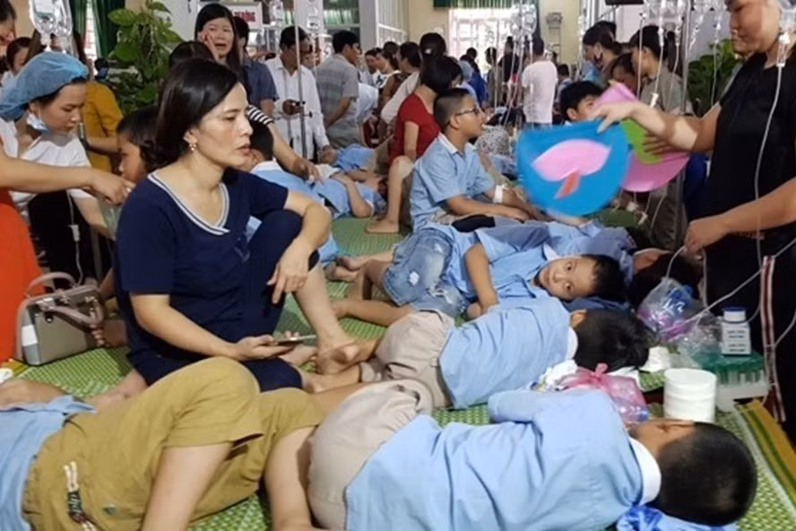 Liên hoàn thực phẩm bẩn “đầu độc” học sinh trong bữa ăn học đường - Hình 3 Lien hoan thuc pham ban “dau doc” hoc sinh trong bua an hoc duong-Hinh-3