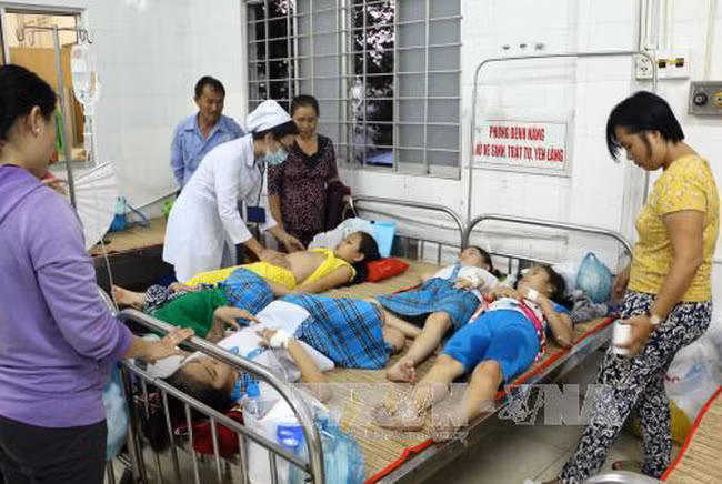 Liên hoàn thực phẩm bẩn “đầu độc” học sinh trong bữa ăn học đường - Hình 4 Lien hoan thuc pham ban “dau doc” hoc sinh trong bua an hoc duong-Hinh-4