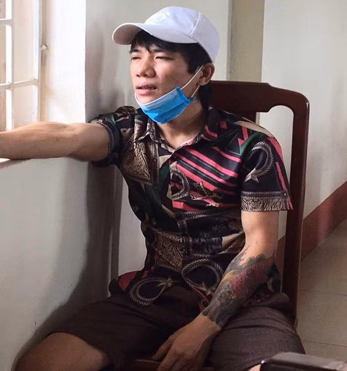  Trộm mô tô của em ruột, cầm cố lấy 4 triệu đồng: Do thiếu tiền tiêu xài nên lợi dụng vợ chồng em trai đang ngủ, Phí Văn Quyến (SN 1994, trú Yên Dũng, Bắc Giang) đã lấy trộm xe mô tô của em trai và mang lên thị trấn Nham Biền (Yên Dũng) cầm cố được 4 triệu đồng. Ngày 10/9, Quyến bị Công an Yên Dũng tạm giữ để điều tra.