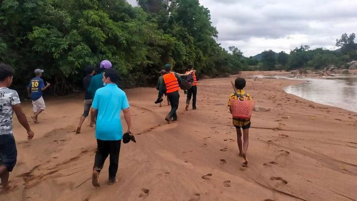  Vượt suối lúc mưa lũ tràn về, người phụ nữ bị nước cuốn tử vong: Chiều tối 9/9, chị R.O.N (SN 1990, trú huyện Krông Pa, tỉnh Gia Lai) cùng con trai 6 tuổi đi qua suối Ia Prong (xã Đất Bằng), chị N. không may bị nước cuốn trôi. Thấy thế, bé trai đã xuống kéo mẹ lên nhưng không được. Ngày 10/9, thi thể chị N. đã được tìm thấy. 