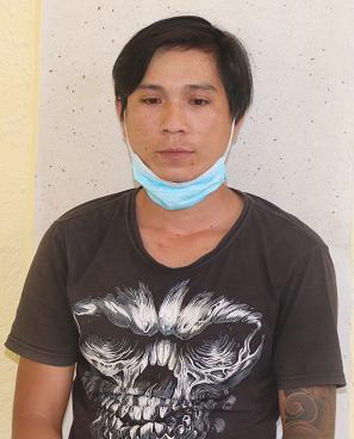  Xô xát với đối thủ, lại đâm nhầm vào bạn dẫn đến tử vong: Một người tên Bình hẹn Nguyễn Văn Lem (SN 1992, ngụ huyện Mỹ Tú, Sóc Trăng) cùng Phương đến để chuộc lại điện thoại. Khi đến nơi thì xảy ra cự cãi, cả hai về nhà trọ lấy dao quay lại tìm Bình. Khi gặp Bình thì xảy ra xô xát và Lem đã đâm nhầm vào ngực của Phương khiến nạn nhân tử vong. Ngày 10/9, Lem bị Công an tỉnh Sóc Trăng tạm giữ.