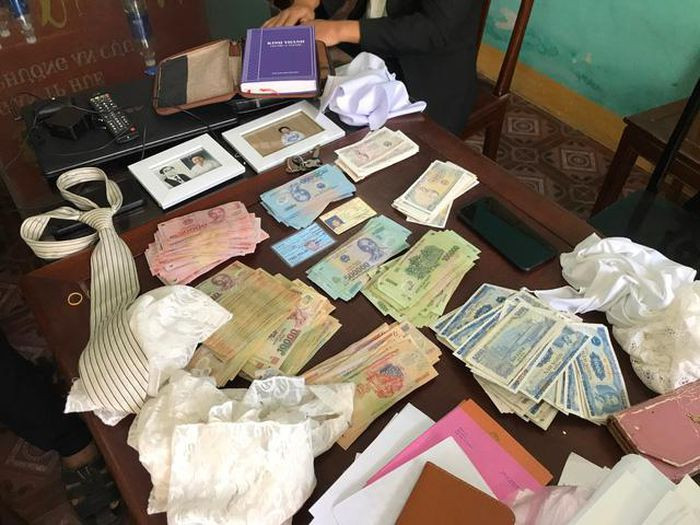  Phát hiện nhóm sinh hoạt "Hội thánh của đức chúa trời mẹ" trái phép: Ngày 10/9, Công an tỉnh Thừa Thiên Huế cho biết vừa phát hiện, xử lý một nhóm sinh hoạt "Hội thánh của đức chúa trời mẹ" trái phép có quy mô lớn trên địa bàn tỉnh, thu giữ nhiều tài liệu có liên quan. Hàng tháng phải đóng góp 1/10 thu nhập và phải có trách nhiệm đi truyền đạo cho người khác.