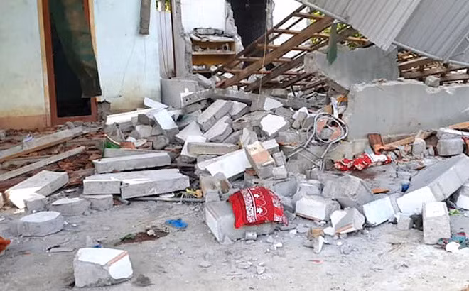  Xô bức tường nhà cũ để xây mới, 1 người chết: Ngày 19/9, UBND xã Thanh Tiên (Thanh Chương, Nghệ An) cho biết, trong lúc xô bức tường cũ để mới, nhóm công nhân bất ngờ bị bức tường đổ đè khiến ông Dương Lê H. (58 tuổi, trú tại địa phương) tử vong và 1 người phụ nữ bị thương.