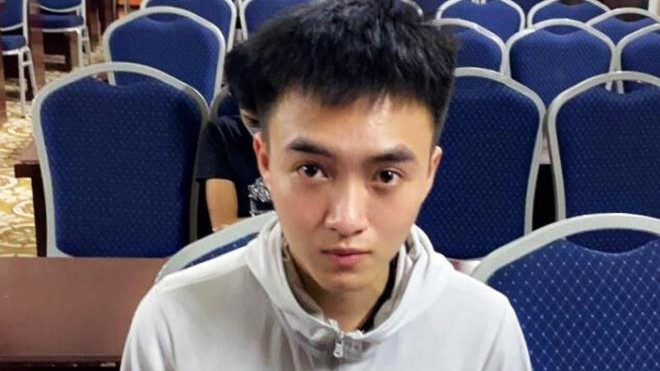  Tú ông 9X môi giới mại dâm cho chân dài: Ngày 27/8/2020, Công an quận Ngô Quyền, Hải Phòng kiểm tra hành chính Khách sạn Tây Hồ thuộc phường Đằng Giang, bắt quả tang 2 đôi nam nữ có hành vi mua bán dâm. Qua lời khai của 2 cô gái trên, công an xác định "tú ông" môi giới mại dâm là Trần Đức Mạnh (SN 1998, trú TP Hải Phòng). Ngay sau đó, Mạnh bị Công an quận Ngô Quyền bắt khẩn cấp.