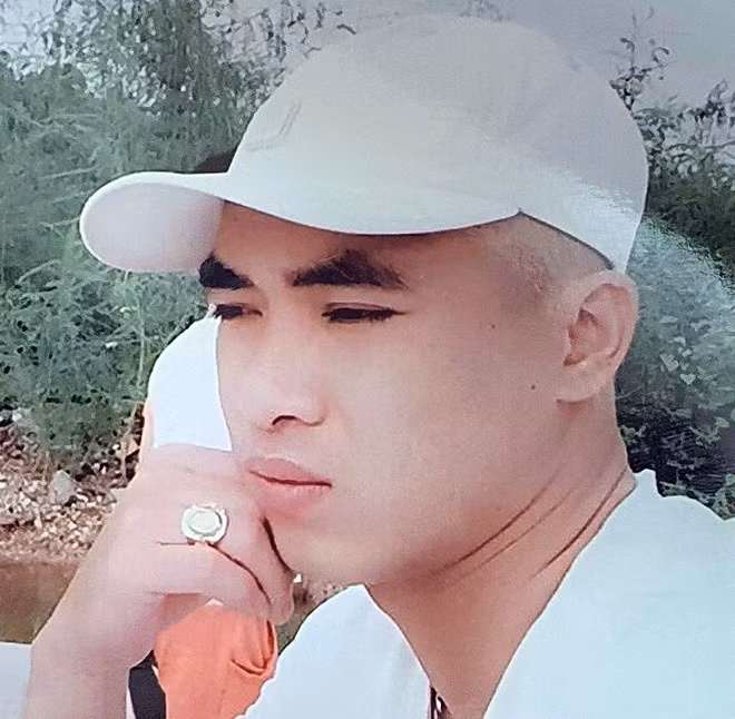  Tú ông cầm đầu đường dây mại dâm trên du thuyền siêu sang: Phạm Đức Hùng (SN 1990, ở Quảng Ninh) tự tuyển chọn các chân dài và tổ chức các tour du lịch với giá lên đến 10 triệu đồng /đêm. Trong đó, gái bán dâm được hưởng 1,2 triệu. Còn tiền thuê phòng do khách tự thanh toán với chủ du thuyền. Thậm chí, khi khách có nhu cầu muốn tham gia "sex tour" cùng chân dài trên du thuyền, Hùng cũng luôn sẵn sàng. Ngày 8/10/2020, Hùng bị Bộ Công an khởi tố. 