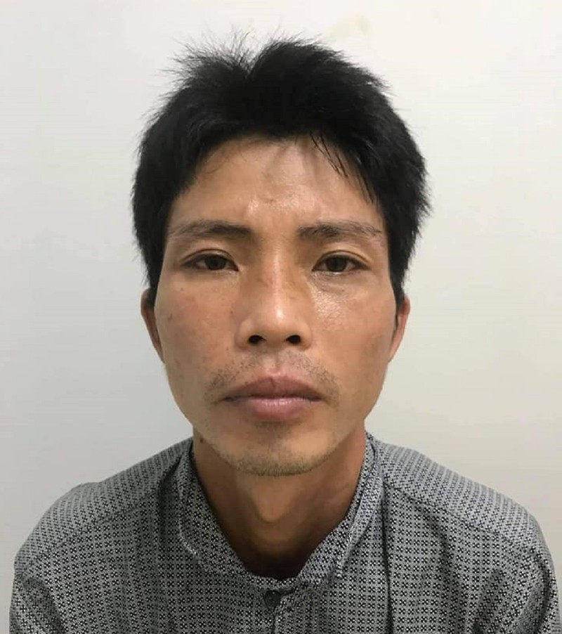  Giám đốc tự ký giấy đi đường cho mình để đi… trộm cắp: Phạm Thanh Nhàn (39 tuổi, trú tại huyện Thanh Trì, Hà Nội) thành lập công ty và đứng tên Giám đốc, sau đó tự ký giấy đi đường cho mình để đi trộm cắp tài sản. Ngày 23/8, Nhàn trên đường đi trộm cắp thì bị Công an quận Bắc Từ Liêm phát hiện và bắt giữ. 