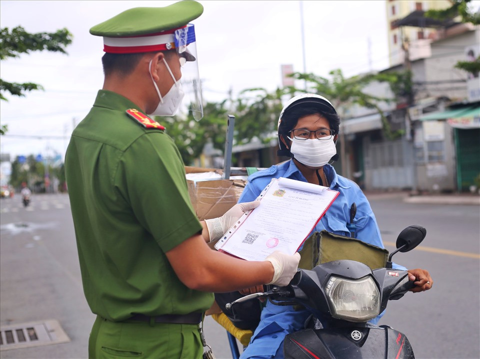 Sau ngay 30/9 tai TP HCM, nguoi dan khong can giay di duong?
