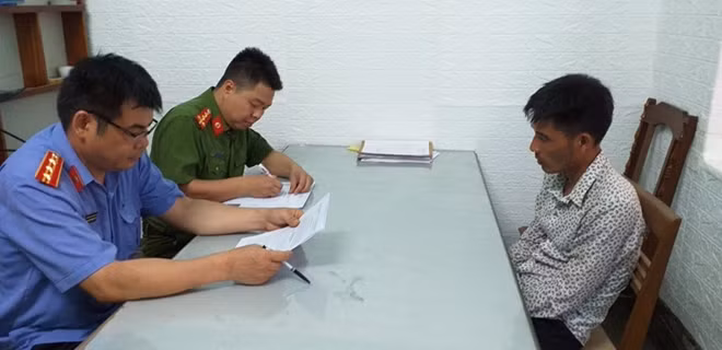 Nguyễn Tiến Giảng đã khai nhận, do lên cơn nghiện, không có tiền mua ma túy nên đối tượng đã nghĩ ra kế hoạch sát hại xe ôm, cướp tài sản.