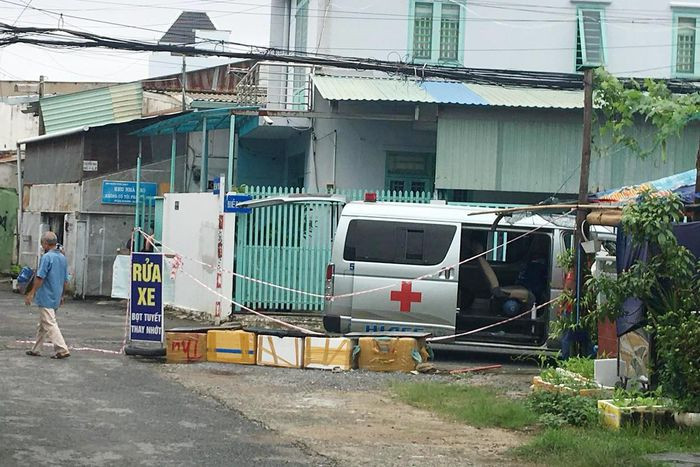  Nam thanh niên tử vong trong tư thế treo cổ: Sáng 15/9 tại phường Phước Long B, TP Thủ Đức, TP HCM người dân thấy phòng trọ tại khu vực sáng đèn điện nên nhìn qua khe cửa. Họ phát hiện nam thanh niên khoảng 24 tuổi (quê Tiền Giang) chết trong tư thế treo cổ. Theo nhân chứng, trước khi xảy ra vụ việc, họ nghe thấy anh này cự cãi với người khác qua điện thoại di động. 