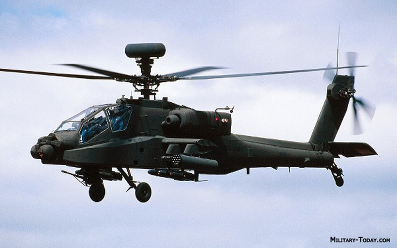 AH-64E được trang bị cánh quạt chính dài hơn, hệ thống xả thải của động cơ cải tiến, cánh đuôi và cánh quạt đuôi lớn hơn.