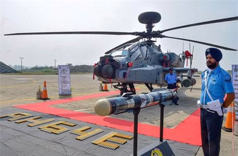 Giới hữu trách Ấn Độ vừa ra thông báo xác nhận một chiếc trực thăng tấn công AH-64E Apache Guardian của Không quân nước này đã phải hạ cánh khẩn cấp khi đang tổ chức bay huấn luyện chiến đấu tại một căn cứ sân bay gần biên giới với Pakistan.