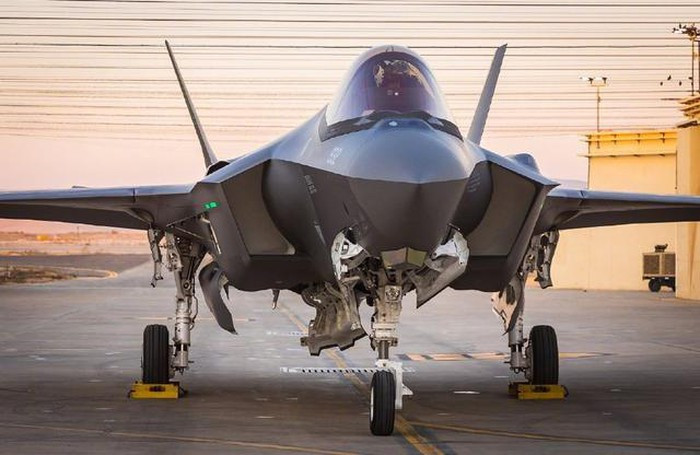 Israel cũng là quốc gia đầu tiên sử dụng máy bay F-35A vào chiến đấu; vào tháng 3 năm 2018, F-35 của Không quân Israel đã tham gia các cuộc không kích, phá hủy các mục tiêu của Iran trên lãnh thổ Syria.