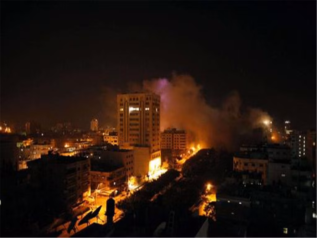 Trước đó, vào ngày 28/3, tại miền nam Israel, Không quân Israel và Không quân Mỹ đã bắt đầu một cuộc tập trận chung mang tên Lightning Enduring; trong cuộc diễn tập này, cả hai bên đã sử dụng loại máy bay mới nhất là F-35 để diễn tập; nhằm gây áp lực lên Quân đội Nga đang hiện diện trên lãnh thổ Syria cũng như Iran và Syria.