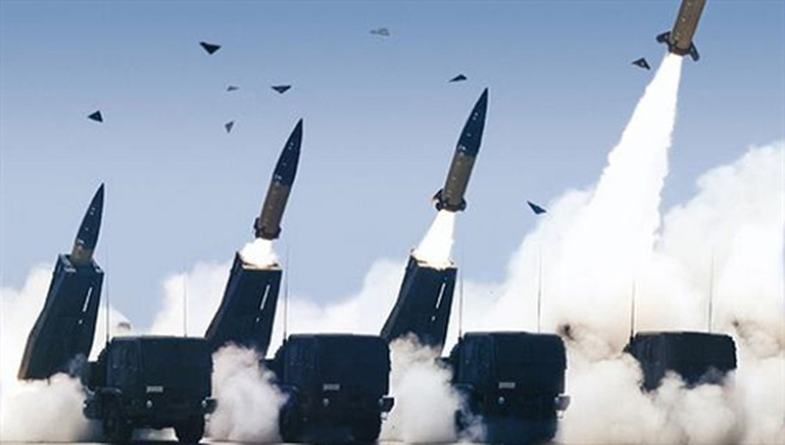 Hệ thống pháo phản lực phóng loạt M142 HIMARS của Mỹ được đánh giá là một trong những loại vũ khí phóng loạt nguy hiểm nhất hiện nay.