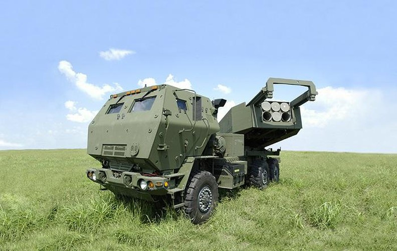 Việc vừa có thể phóng rocket lại vừa có thể phóng cả tên lửa đạn đạo chiến thuật khiến cho hệ thống M142 HIMARS nằm trong nhóm các loại vũ khí nguy hiểm nhất thế giới.