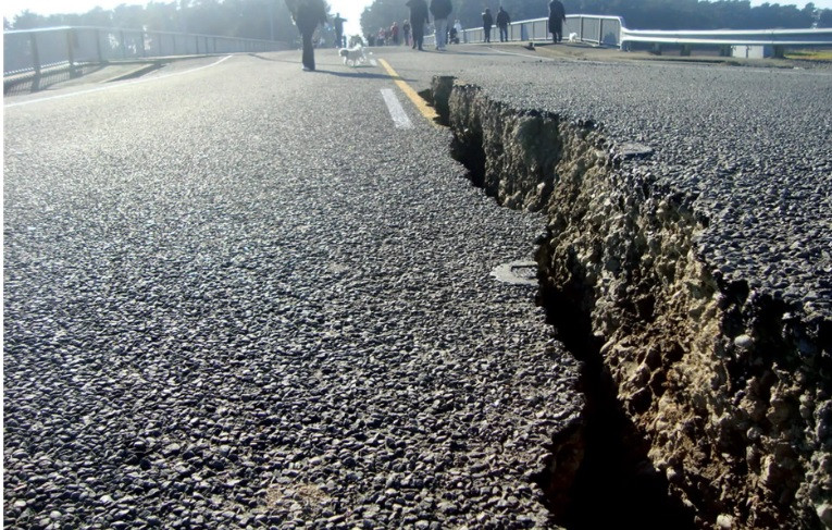 Thang đo này có 12 cấp độ. Do vậy, các chuyên gia đánh giá cường độ chấn động tại huyện Kon Plông ở cấp 5 là "chưa đến mức độ nghiêm trọng". Ảnh minh họa: Worldhighways.