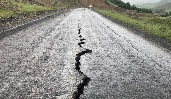 Theo thang đo richter, trận động đất mạnh trên 4 độ có thể khiến đồ vật trong nhà rung lắc, nguy cơ gây thiệt hại. Với độ lớn là 4,7, trận động đất ở huyện Kon Plông xảy ra chiều ngày 23/8 có thể khiến đồ vật rung lắc mạnh và gây thiệt hại cho người dân. Ảnh minh họa: Zeenews.