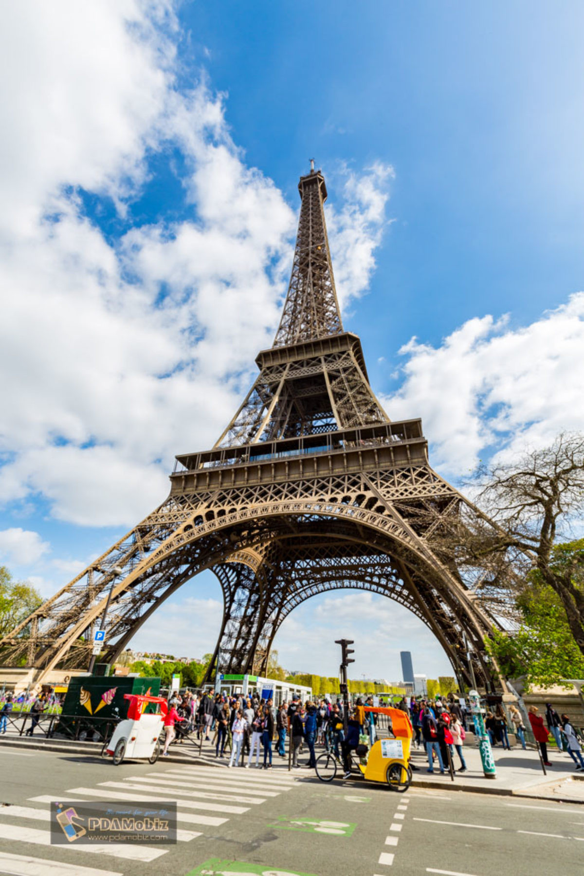 Dù hàng triệu người ghé thăm tháp Eiffel mỗi năm nhưng không phải ai cũng biết trên đỉnh tháp có một căn phòng bí mật. Căn phòng này không mở cửa đón khách.