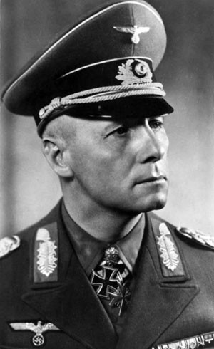 Sinh ở Heidenheim an der Brenz, Đức năm 1891, thống chế Erwin Rommel là một trong những vị tướng có biệt danh "cáo sa mạc". Ông làm việc cho Hitler và chính quyền Đức quốc xã. Theo các ghi chép, cha và ông của Rommel đều làm giáo viên. Mẹ của ông là con gái một quan chức cấp cao.