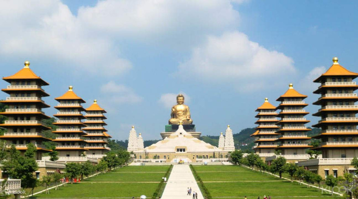 Theo các chuyên gia, tượng Phật A Di Đà có chiều cao 36m. Đây là một trong những bức tượng Phật lớn nhất và đẹp nhất thế giới.