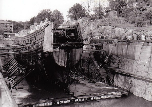 Suốt nhiều thế kỷ tiếp theo, tàu chiến Vasa bị lãng quên. Phải đến năm 1961, con tàu đã được tìm thấy và được các chuyên gia phục hồi.