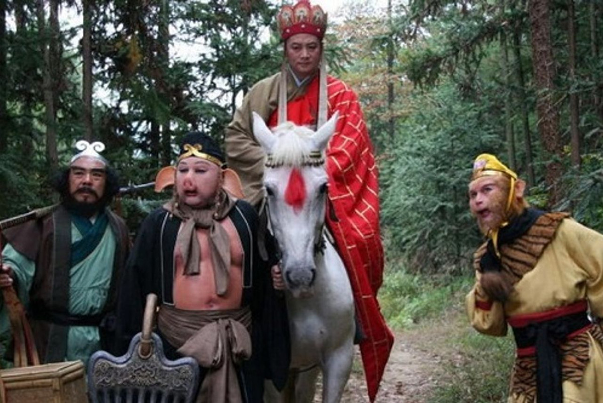 Sự việc này khiến Ngọc Đế nổi trận lôi đình lên quyết định đày Trư Bát Giới xuống hạ giới, đầu thai kiếp lợn, tu luyện thành tinh. Tại hạ giới, Trư Bát Giới có ngoại hình xấu xí, ham ăn, lười làm và vẫn rất háo sắc.