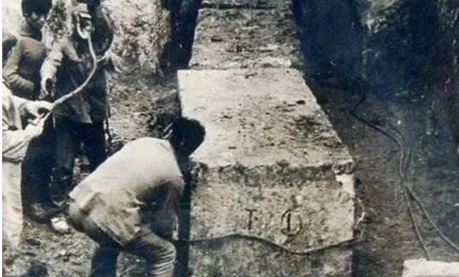 Theo đo đạc của các chuyên gia, lăng mộ cổ có kích thước hơn 700 m2. Mộ cổ này nằm sâu trong lòng núi và được thiết kế với 15 căn phòng rộng rãi như phòng ngủ, phòng khách, phòng bếp...