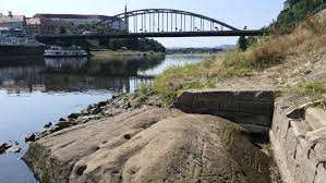 Các nhà sử học xác nhận, những dấu vết đầu tiên trên các tảng "đá đói" xuất hiện từ thế kỷ 15.