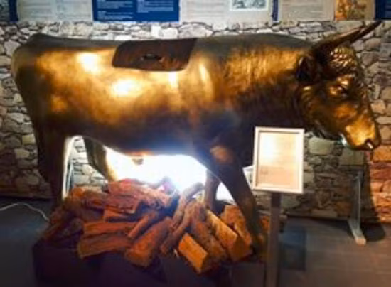 Bị lửa thiêu đốt, phạm nhân sẽ đau đớn tột độ. Tiếng la hét, van xin của tội phạm trở thành trò tiêu khiển của kẻ tra tấn bên ngoài.