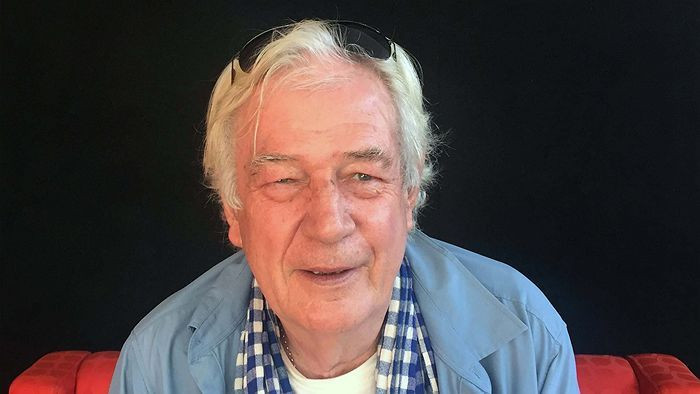 Trong quá trình điều trị ung thư vào đầu năm 2022, các bác sĩ phát hiện ông Tim Page còn 10 mảnh đạn nhỏ trong người. Do vậy, ông không thể chụp cộng hưởng từ khi điều trị.