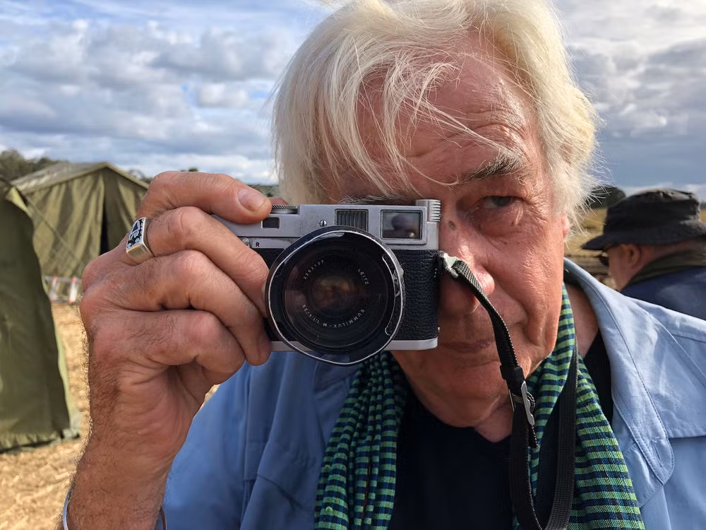 Trong số những nơi mà nhiếp ảnh gia Tim Page từng đến có Việt Nam. Ông đã dùng máy ảnh chụp được nhiều bức hình về tình hình chiến sự tại Việt Nam. Sau đó, nhiều bức ảnh của ông được đăng tải trên nhiều ấn phẩm khắp thế giới như tạp chí Time &amp; Life, UPI, Paris Match, AP... vào những năm 1960.