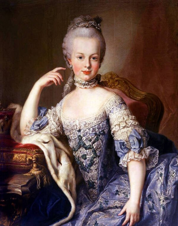 Hoàng hậu Maria-Theresia sắp xếp hôn sự cho Marie Antoinette - con gái út trong số 16 người con của Hoàng đế Francis I với hoàng thái tử Pháp Louis-Auguste.
