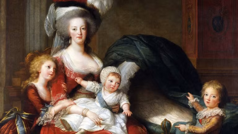 Đến ngày 14/10/1793, hoàng hậu Marie Antoinette bị đem ra xét xử trước Tòa án Cách mạng. Trong phiên tòa, bà đối mặt với những cáo buộc: tổ chức những cuộc truy hoan ở Versailles, lấy từ ngân khố hàng triệu livre để gửi sang Áo, âm mưu giết Công tước Orléans, loạn luân với con trai, tuyên bố con trai là vua nước Pháp và tổ chức cuộc tàn sát đội Vệ binh Thụy Sĩ năm 1792.