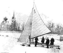 Vào mùa Đông năm 1941, “những điệp viên cánh trắng” nhẹ nhàng lướt đi trên hồ Ladoga khi mặt nước đóng băng dày. Đó là những chiếc thuyền trượt băng của Liên Xô tham gia công cuộc bảo vệ Leningrad trước cuộc tấn công, vây hãm của lực lượng Đức quốc xã.